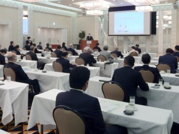 大勢の会員が耳を傾けた、まちづくり講演会